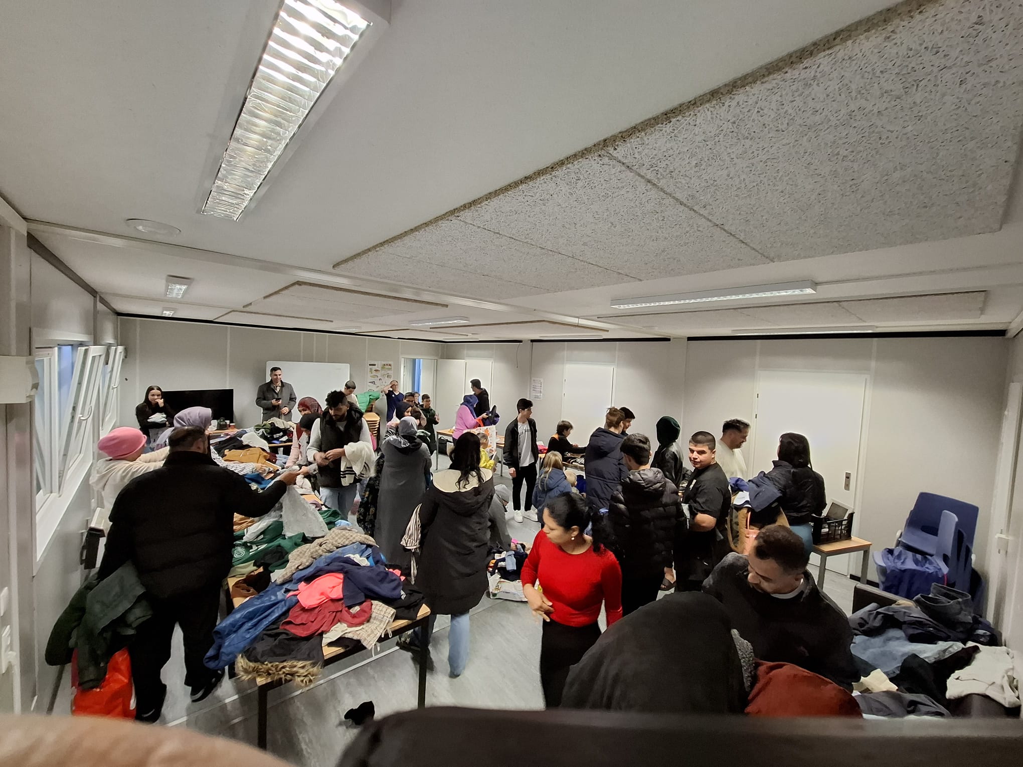 🌟 Rommelmarkt in AZC Opmeer – Samen delen, samen verbinden 🌟